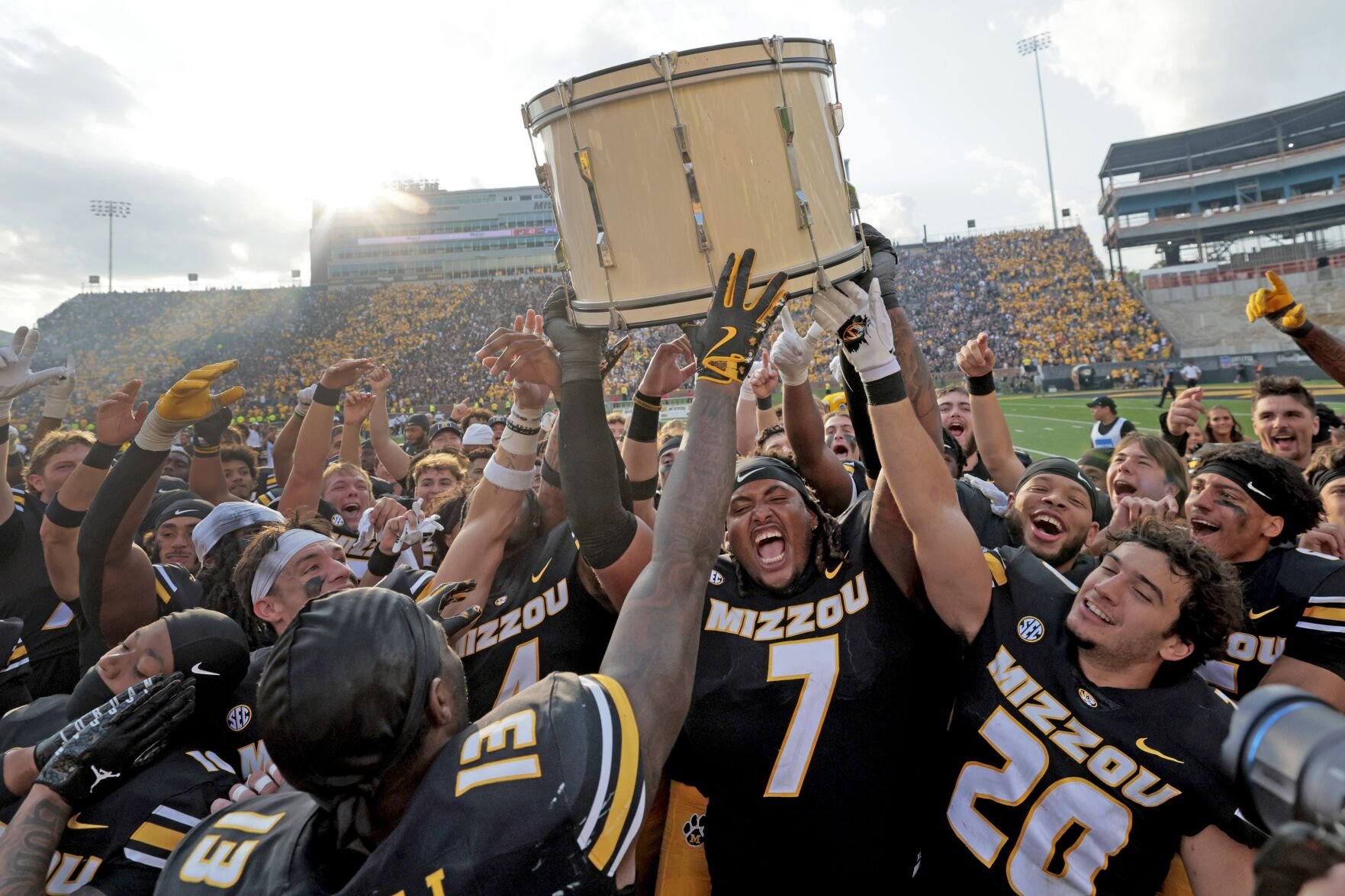 Missouri wins Border War! Beats Kansas 42-31